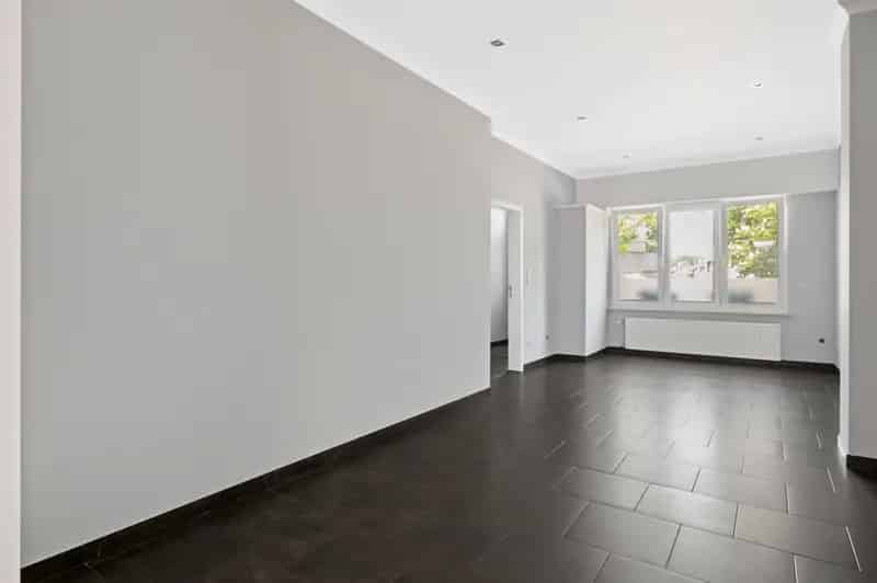Instapklare woning met 3 slpks, 2 bdks en 2 kkns.