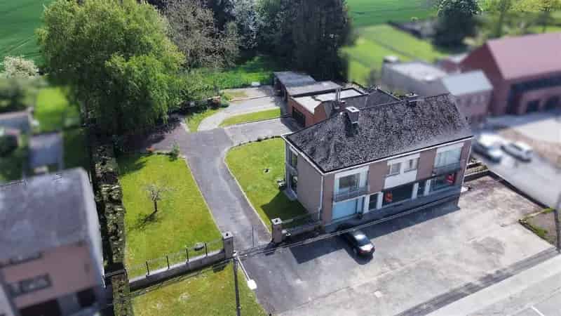 Veelzijdig renovatiepand met woonst en winkel Vloesberg