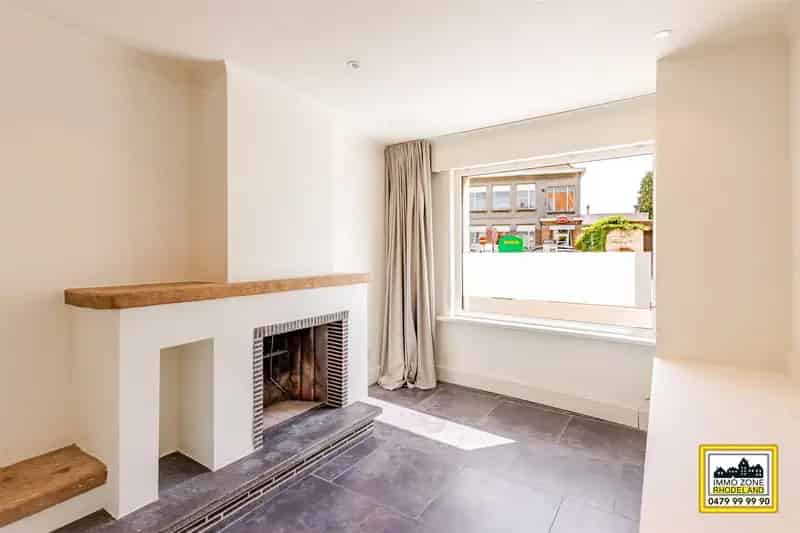 Instapklare woning met 2 slpks, garage en ruime tuin.