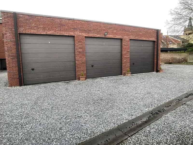 Garage te huur in het centrum van Staden!