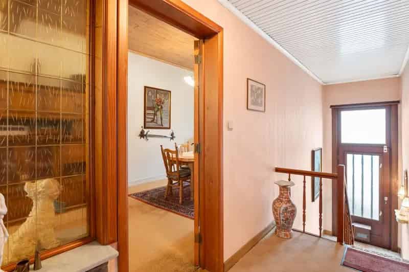 Te renoveren woning met koer en 2 slpks