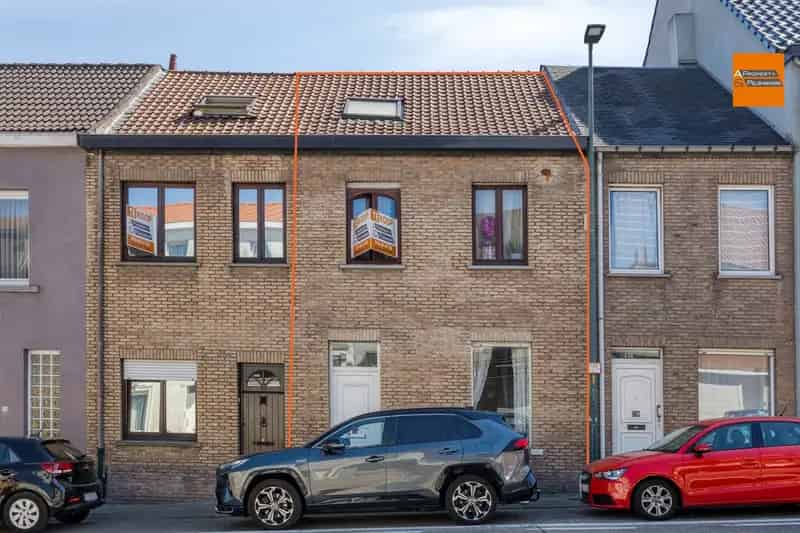 Instapklare rijwoning gelegen in SINT-STEVENS-WOLUWE!