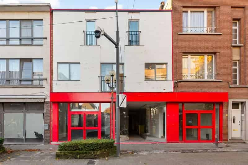Opbrengsteigendom 2 handelspanden en 2 appartementen