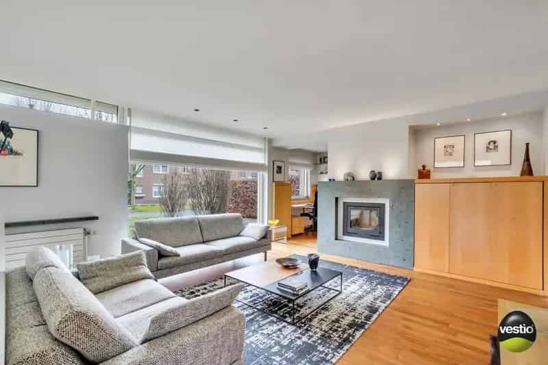 MODERNE, GERENOVEERDE BUNGALOW OP 17,34 ARE