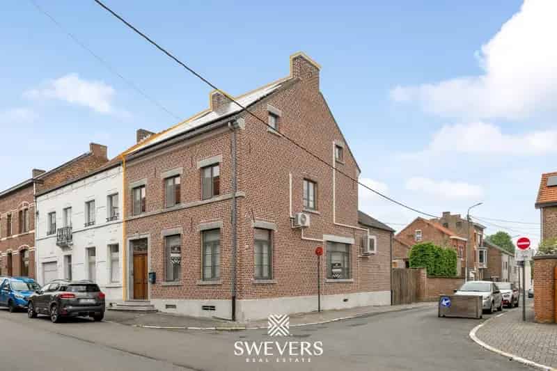 Charmante halfopen bebouwing met zwembad en veel luxe te Landen