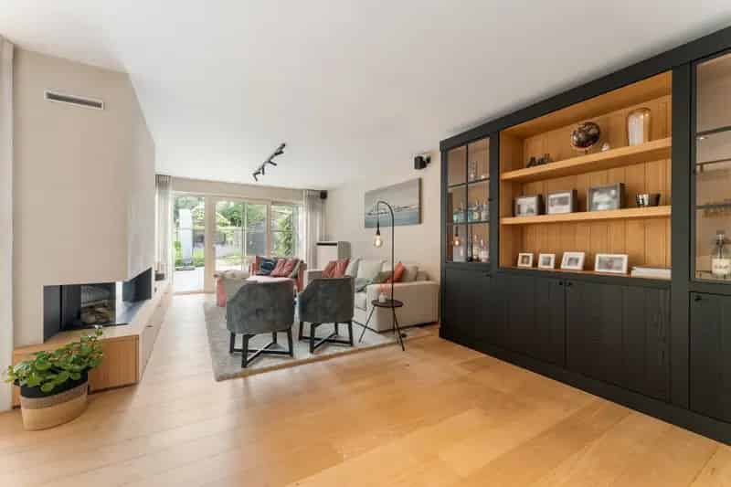 PRACHTIGE WONING MET EIKEN BIJGEBOUW | HANDELSRUIMTE & 4 GARAGES!!!