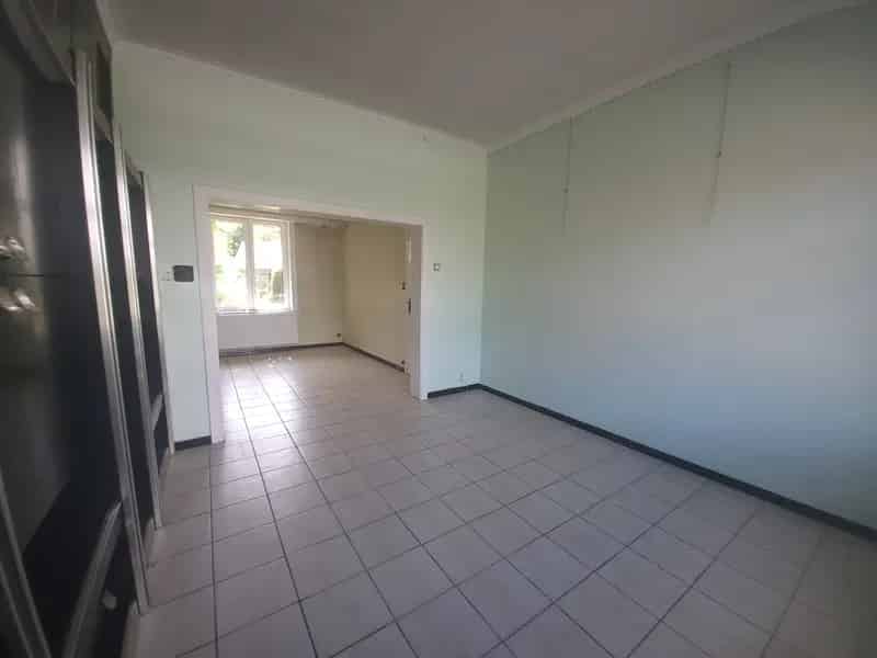 Ruime gezinswoning te Deinze met garage en tuin