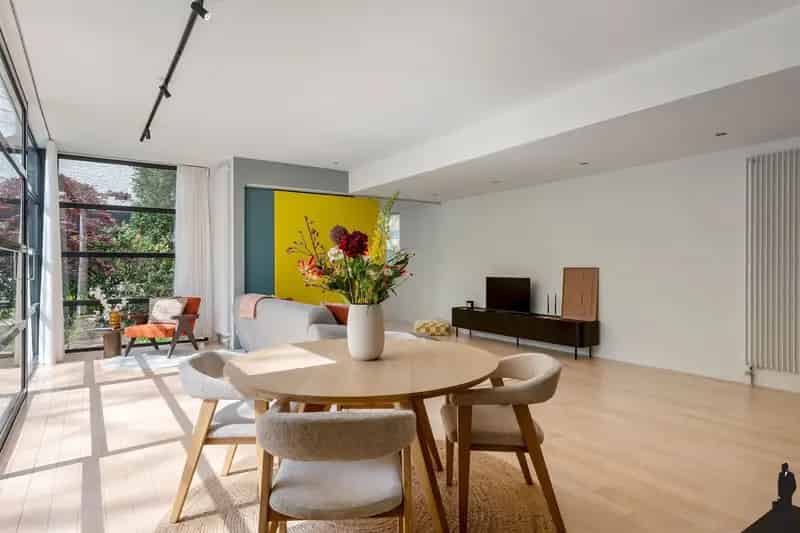 Instapklare architecturale villa op ca. 932m² grond