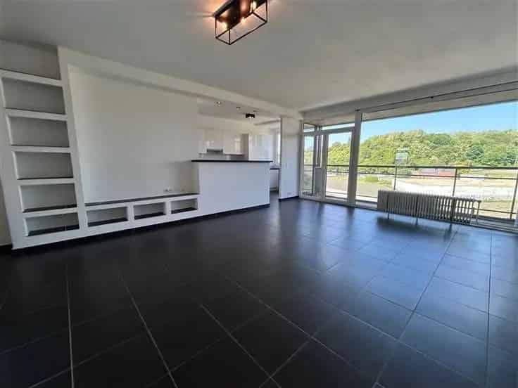 Appartement te Koop in Liège - 2 slaapkamers, Terras & Parking