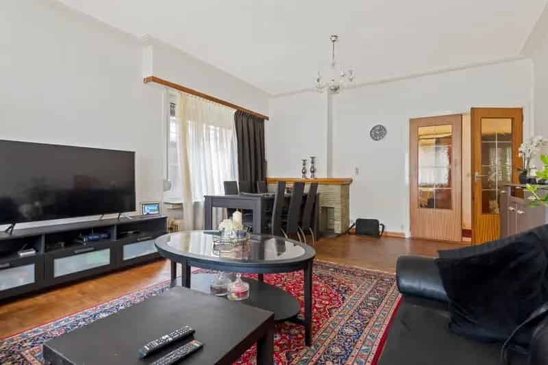 Gebouw met 3 appartementen en 3 garages te Wilrijk