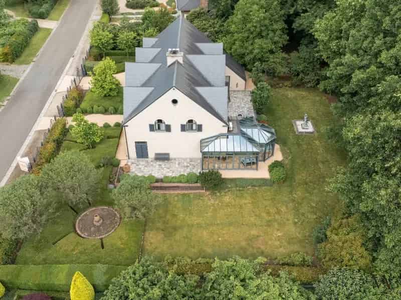 Zeer ruime klassieke villa op prachtig perceel in Hoog-Linden