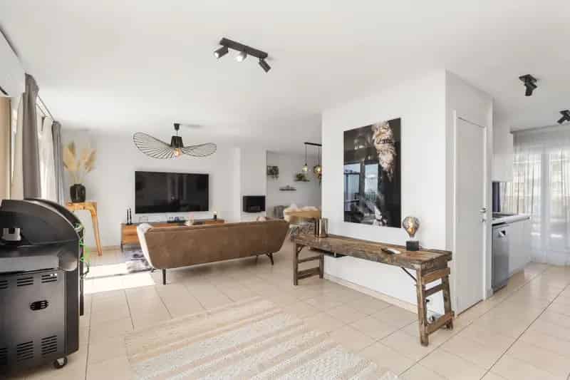 UNIEK:Zeer ruim gemeubeld duplex-penthouse (144 m²) met 2 zonneterrassen (51 m²) centrum Middelkerke