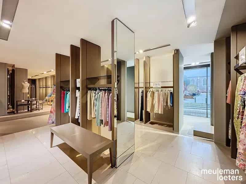 Unieke winkelruimte in het commercieel centrum