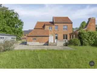 Huis te koop Wolfsdonk Ruime woning met schuur