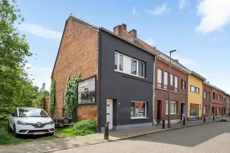 Ruime en goed onderhouden gezinswoning met 4 slaapkamers en grote tuin