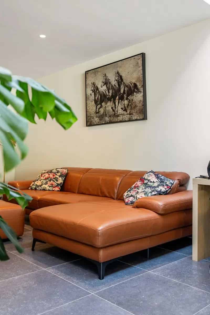 Instapklare woning met karakter, licht en ruimte in Hoevenen !