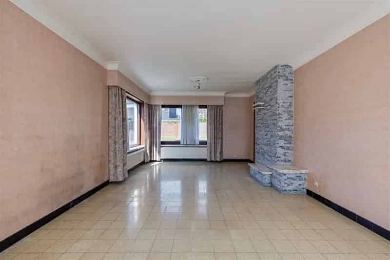 Statige te renoveren woning in Eine