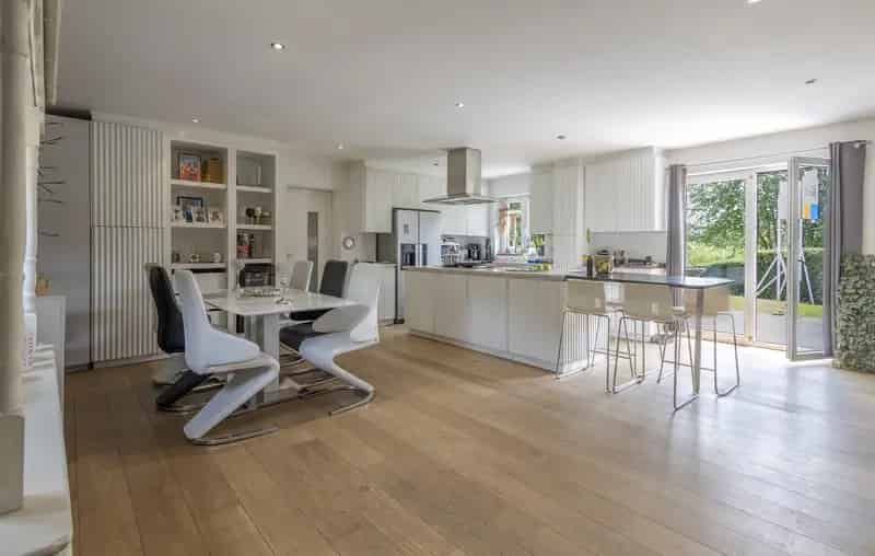 Gerenoveerde villa op een gunstige locatie te Dilbeek