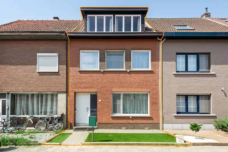 Op te frissen woning met 4 slpk. en tuin