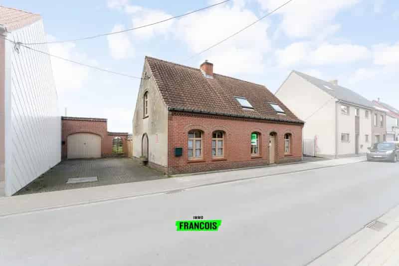 Charmante halfopen bebouwing met ruime tuin ( 1.082m²) en 3 slaapkamers te Eernegem