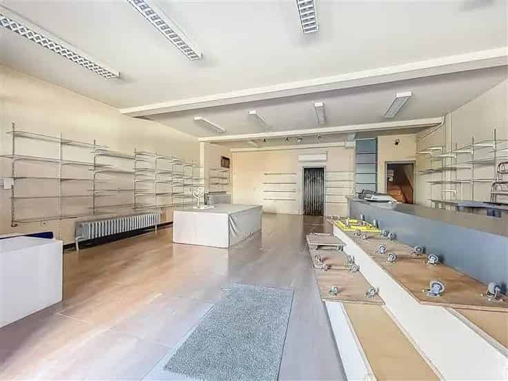 Appartementsblok Te Koop Ruime Handelszaak met Veel Mogelijkheden
