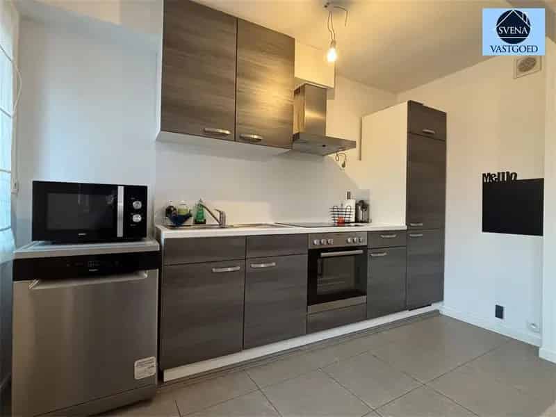 VOLLEDIG GERENOVEERDE WONING MET 3 SLAAPKAMERS EN TERRAS