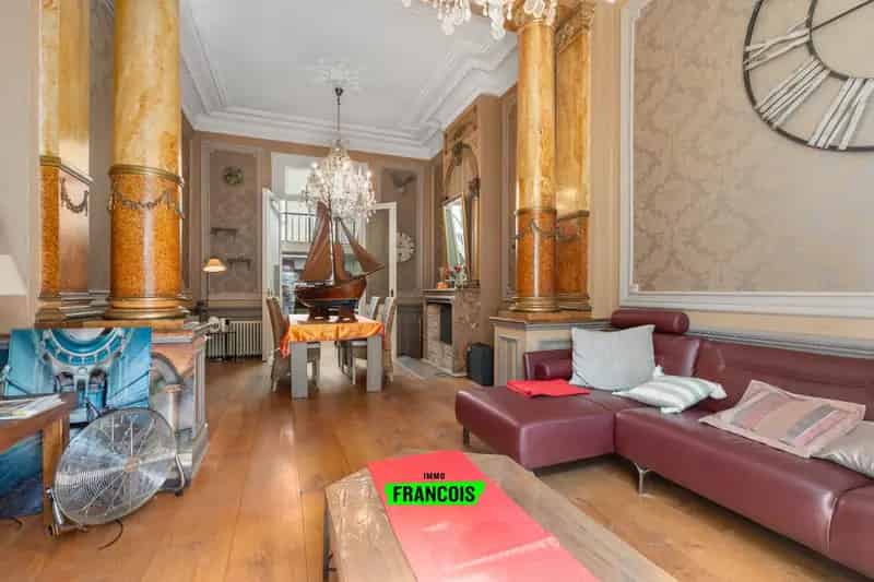 Authentieke herenwoning met zes slaapkamers in hartje Blankenberge