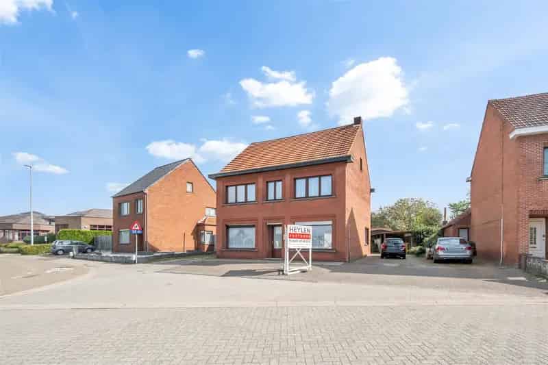 Handelshuis met schrijnwerkerij in Balen