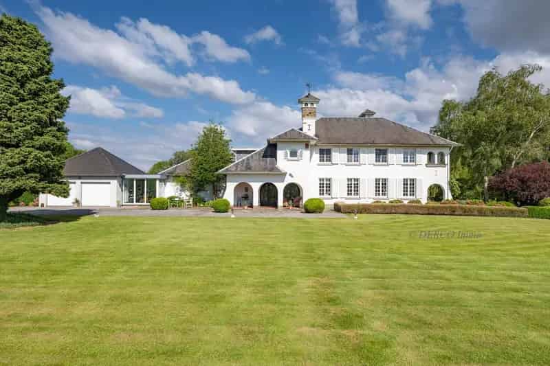 authentieke villa met "een ZIEL" -----  prachtig terrein 14.900 m2  ----- blijvende VERGEZICHTEN op beschermd landschap