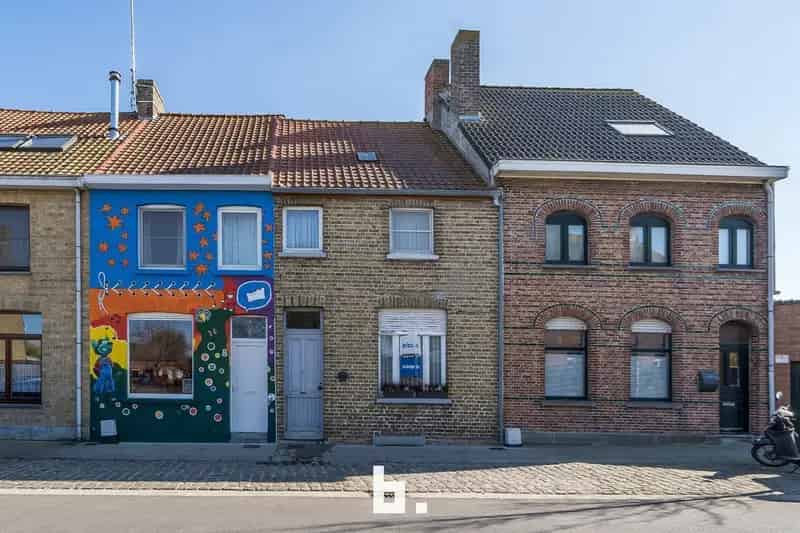 Huis te koop te Snaaskerke: Te renoveren woning
