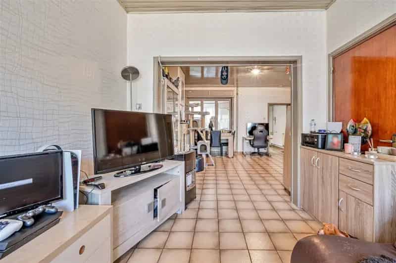 Op te frissen gezinswoning in doodlopende straat