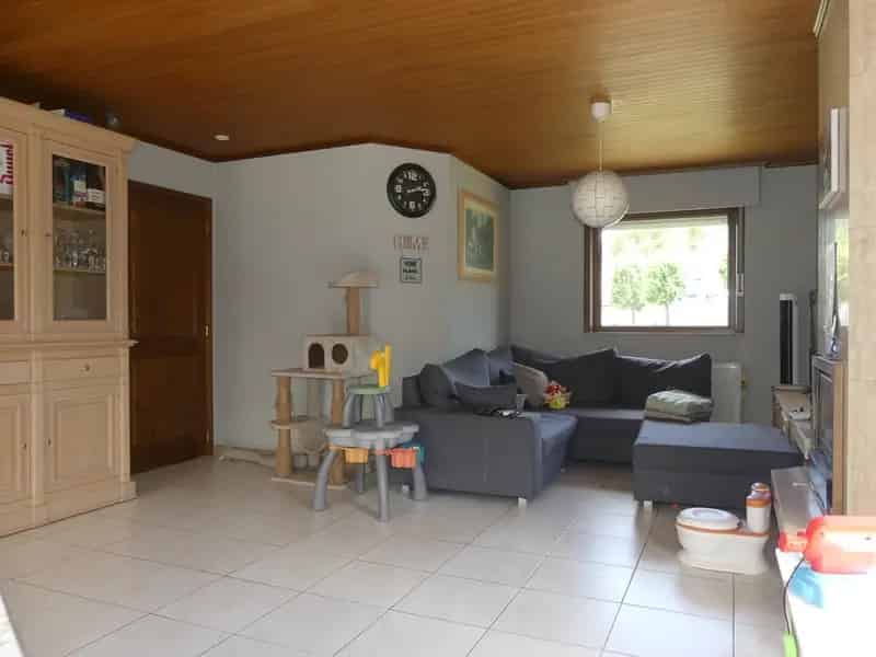 Alleenstaande woning met tuin en 2 garages