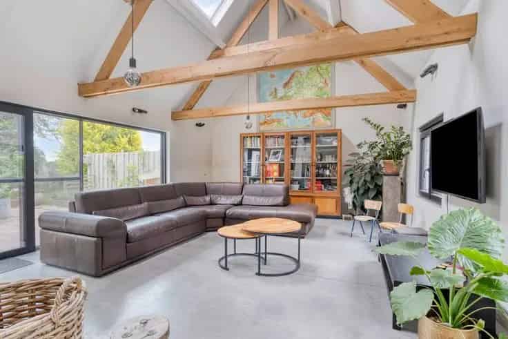 Huis Te Koop Hansbeke: Gerenoveerde woning met 3 slaapkamers en tuin