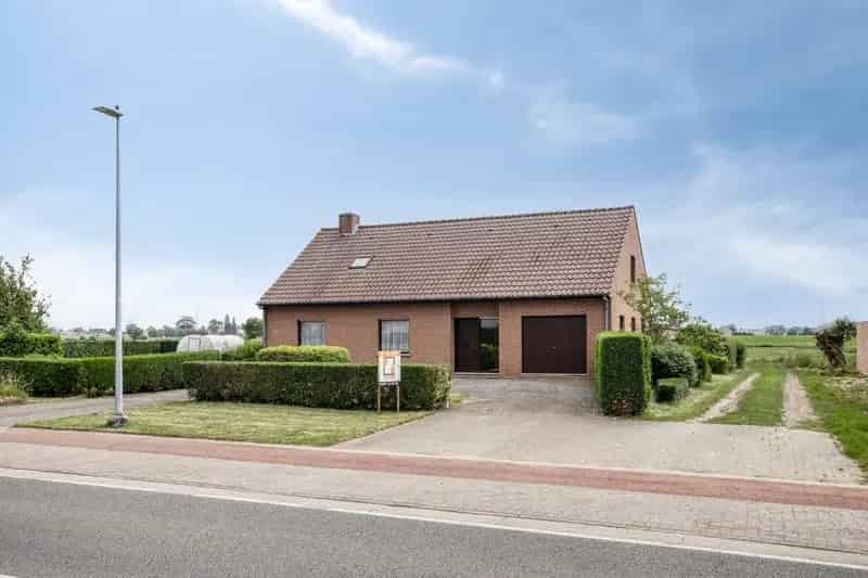 Alleenstaande woning met grote tuin en weiland op 3.582 m²