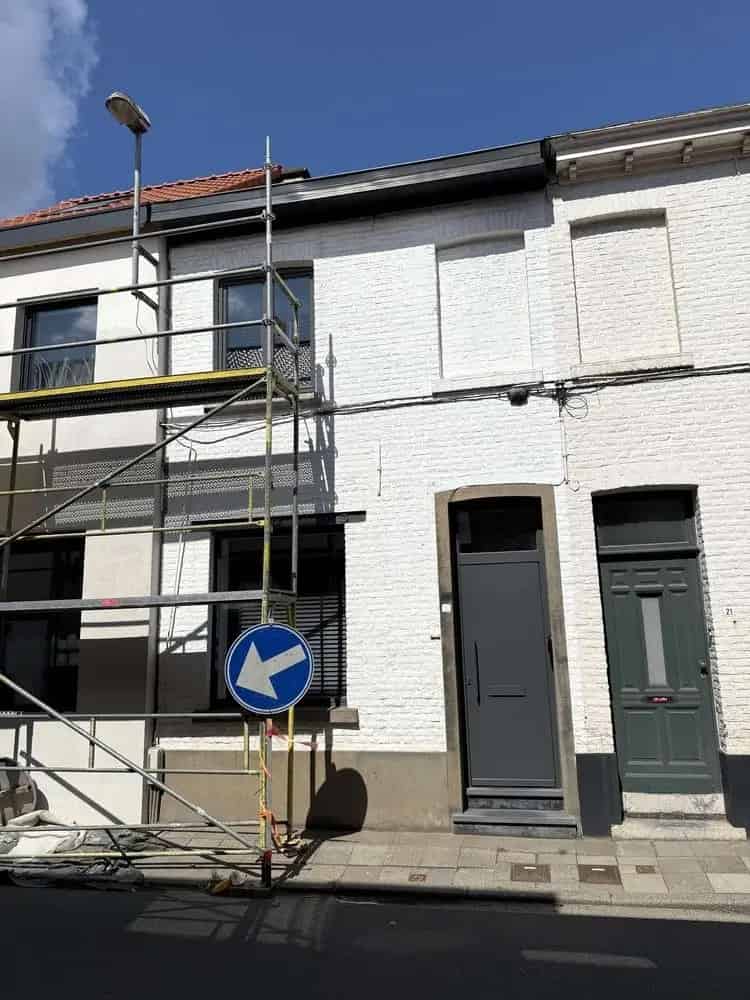 Recent gerenoveerd en volledig gemeubeld rijhuis met tuin te huur