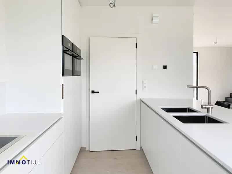 BEN-woning met hoogwaardige afwerking en 3 slpks te Opwijk!