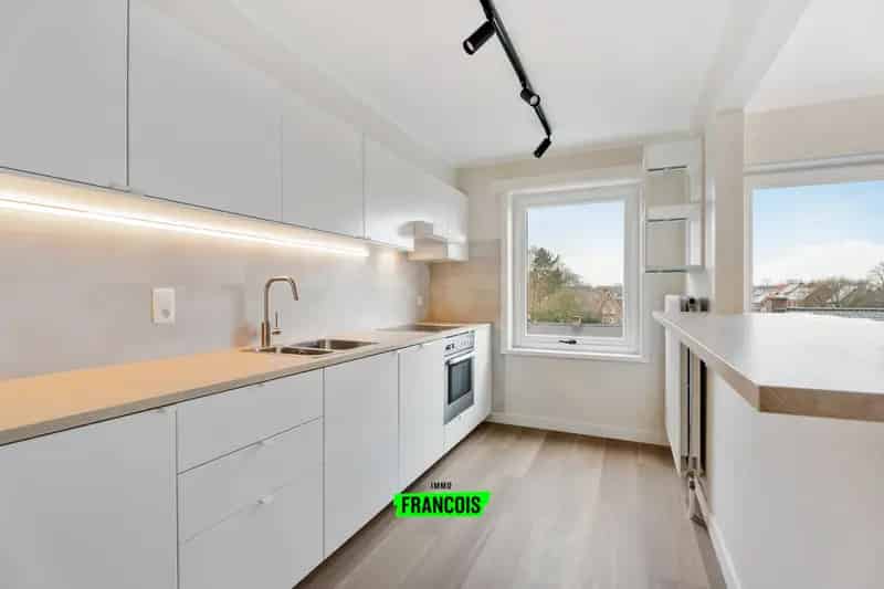 Instapklaar appartement met staanplaats in het centrum van Diksmuide
