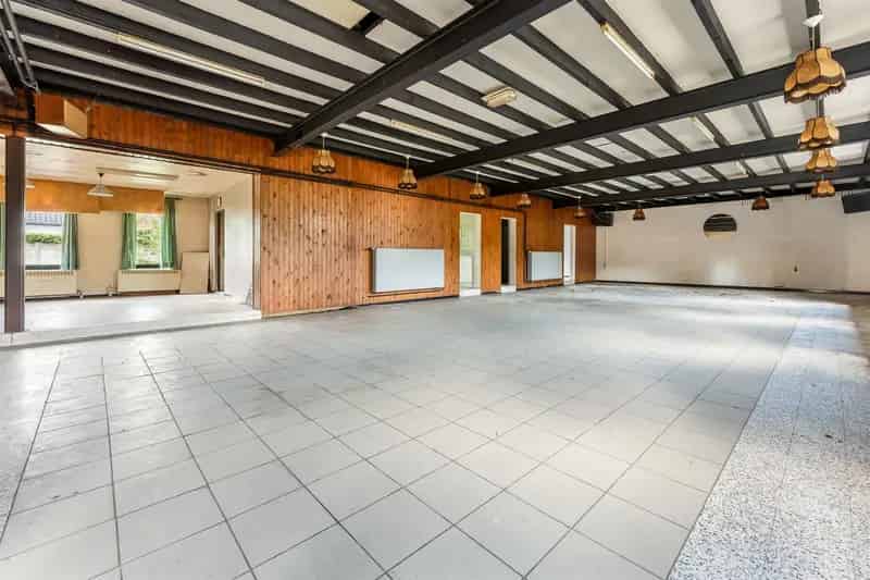 Huis te huur met polyvalente ruimte 240m2 nabij natuurdomein