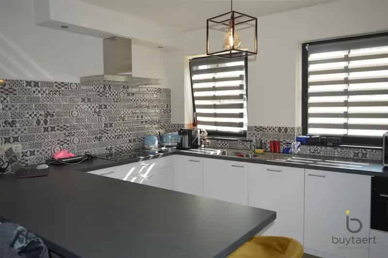 Recente ruime en lichte woning te Schilde.