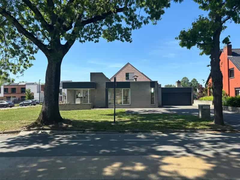 Ruime bungalow met twee slaapkamers en grote tuin