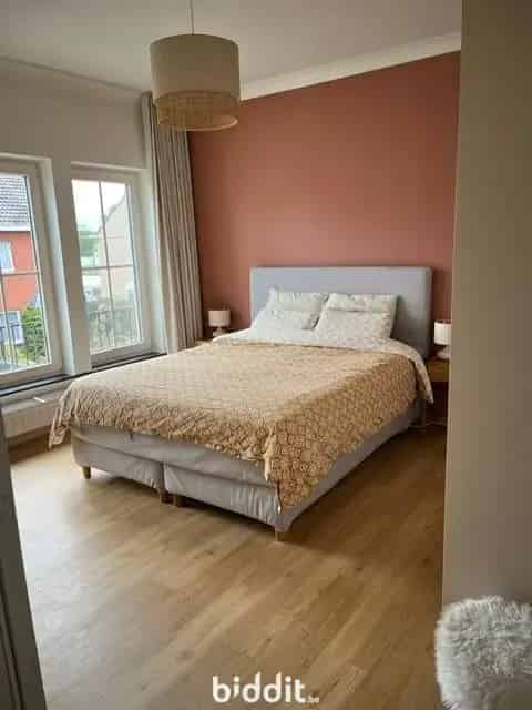 Instapklare HOB met ruime tuin, aparte garage en 4 slpkms