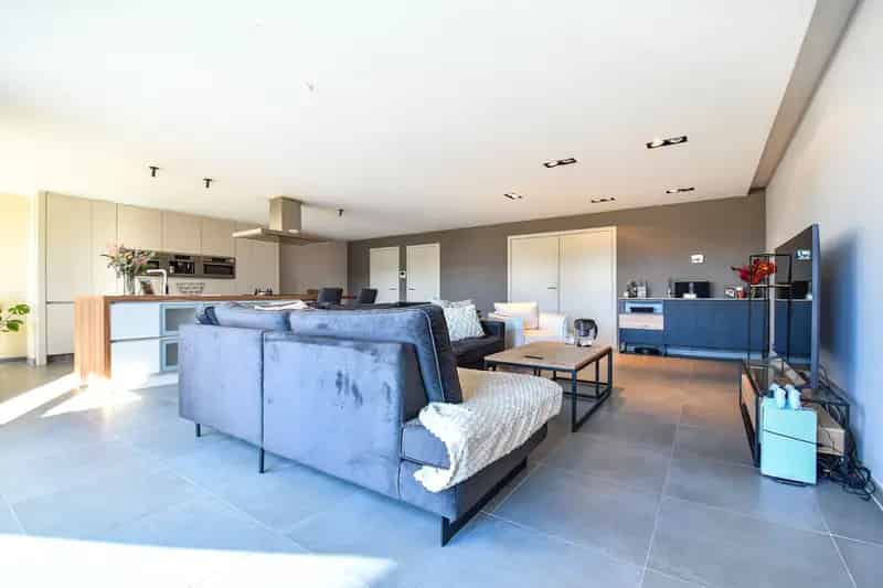 Ruime (WOONOPP: 282m²) energiezuinige ( A LABEL) woning met 4 SLPKS, tuin en garage