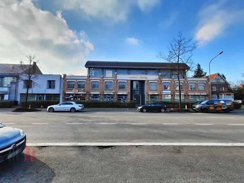 Projectgrond 3915m² Kantoorgebouw 2182m² Woning Brugge