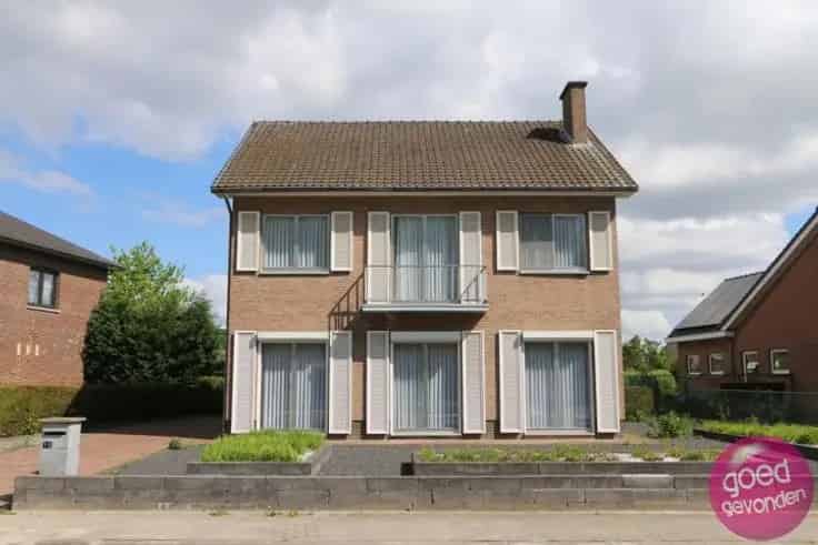 Huis Te Koop: Villa met 3 slaapkamers, tuin en garage
