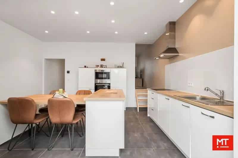 Gerenoveerde woning (2016) met 2 slaapkamers en Zuidgerichte stadstuin in het centrum van Ieper