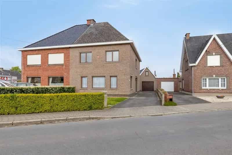 HOB met 3 slpk en grote tuin in rustige straat.