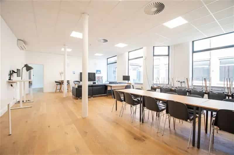 Rustig gelegen loftkantoren nabij Dampoort Station van 210 m²