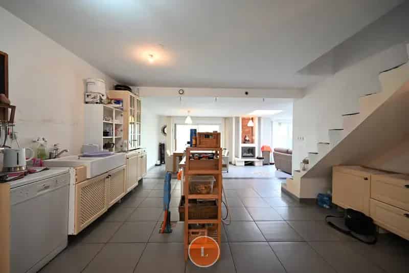 Recente rijwoning met grote garage en tuin in Menen
