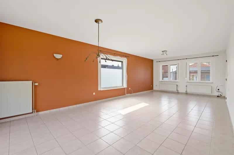 5 slaapkamer woning (248 m²) met ruime tuin en inpandige garage te koop!