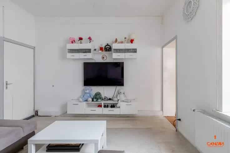 Huis Te Koop Gent: Op te frissen woning met stadskoer